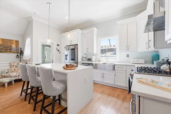 $6,100 | 41 Bentley Avenue, Unit 1, Jersey City, NJ 07304