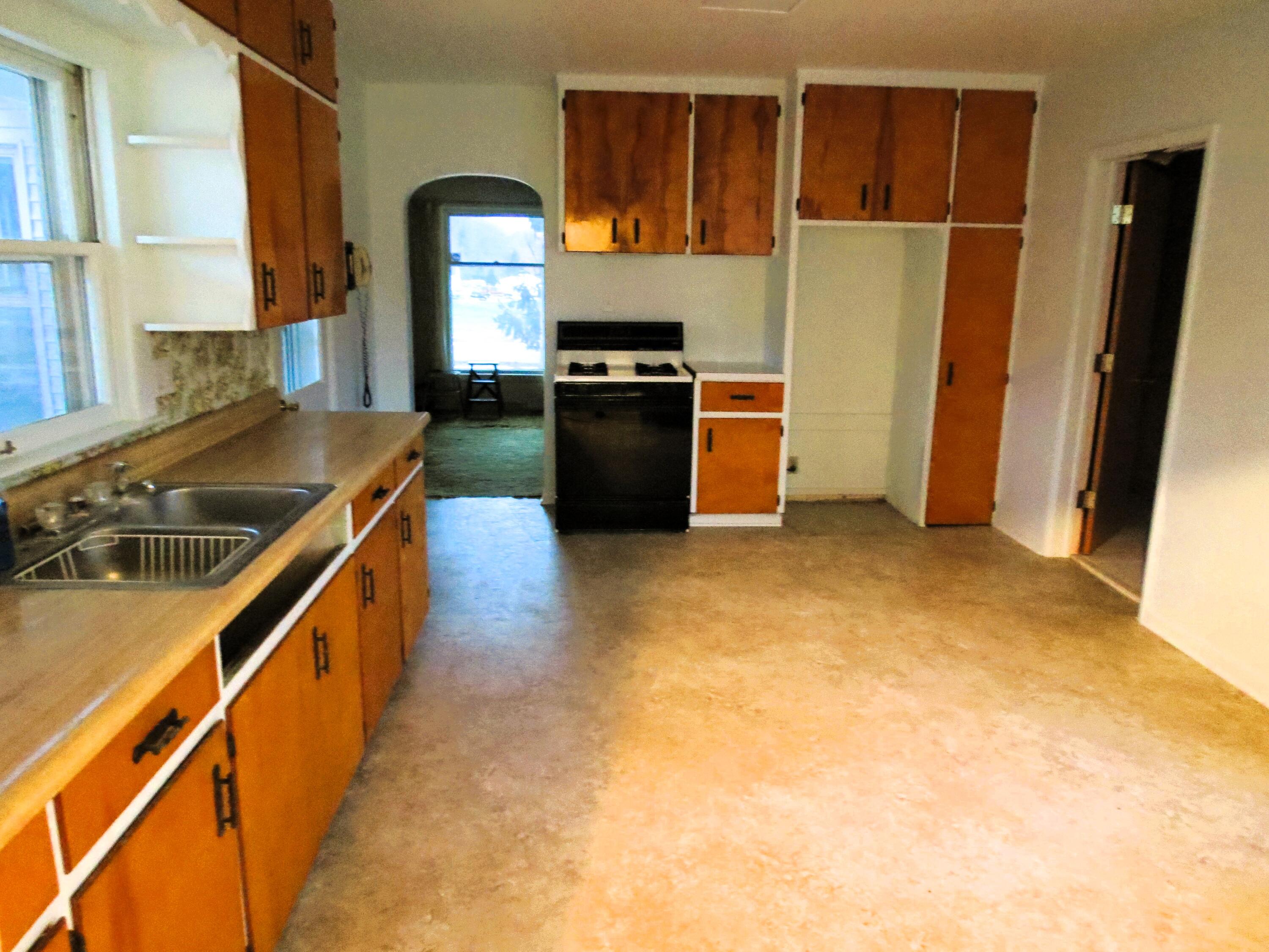 5331 Stepladder Road Parma, MI 49269 - Photo 5 of 36 Spacious kitchen!
