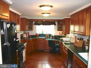 71 Mercer Street Hamilton Square, NJ 08690 - Photo 5 of 6 Gallery Image 5