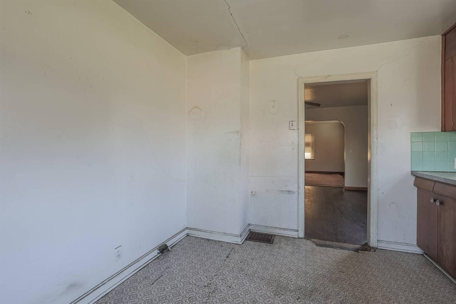 6139 Red Bank Road Cincinnati, OH 45213 - Photo 11 of 23 Gallery Image 11