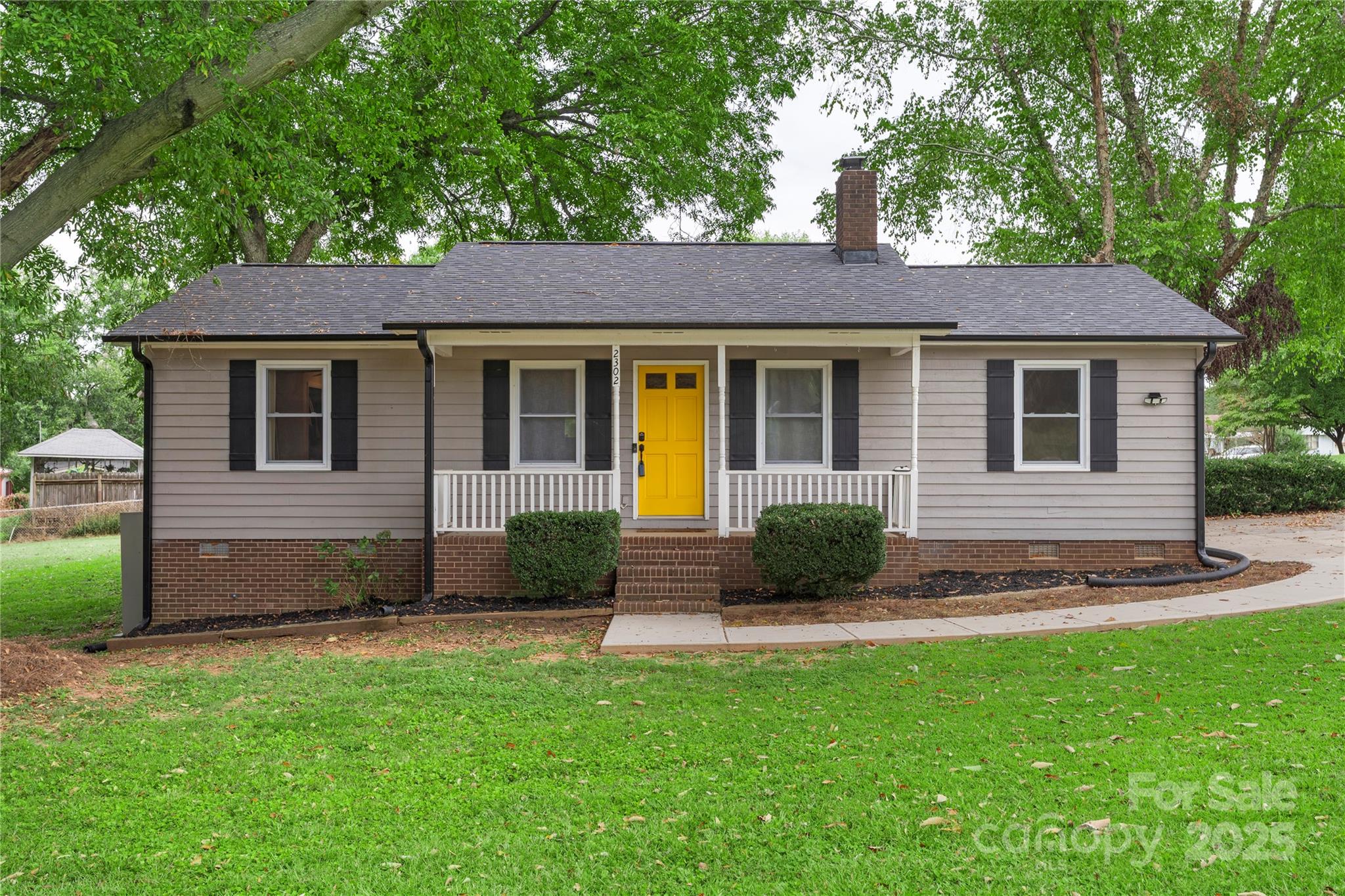 2302 Old Hickory Grove Road Mount Holly, NC 28120 - Photo 4 of 48 a backyard of a house with table and chairs