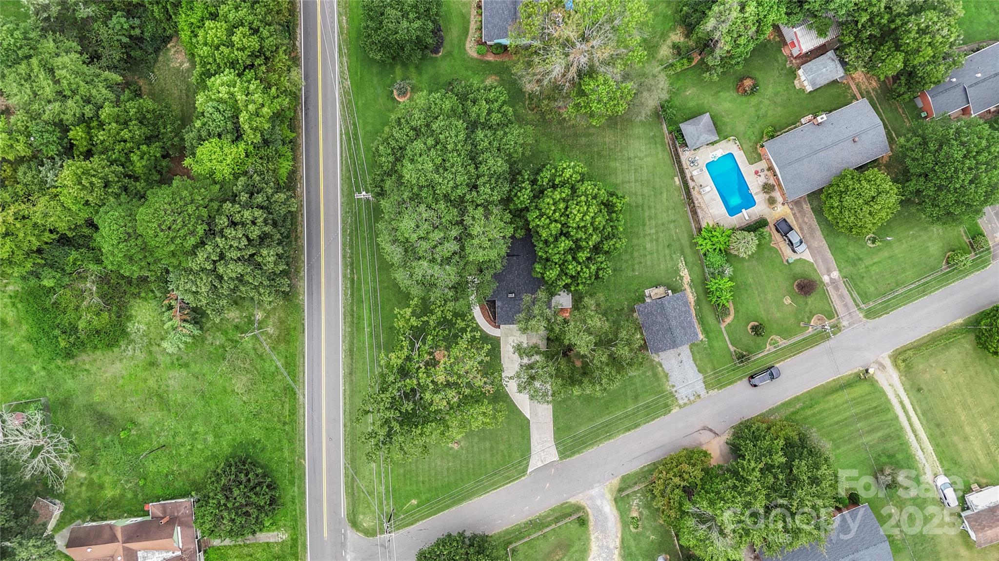 2302 Old Hickory Grove Road Mount Holly, NC 28120 - Photo 43 of 48 an aerial view of a garden with plants