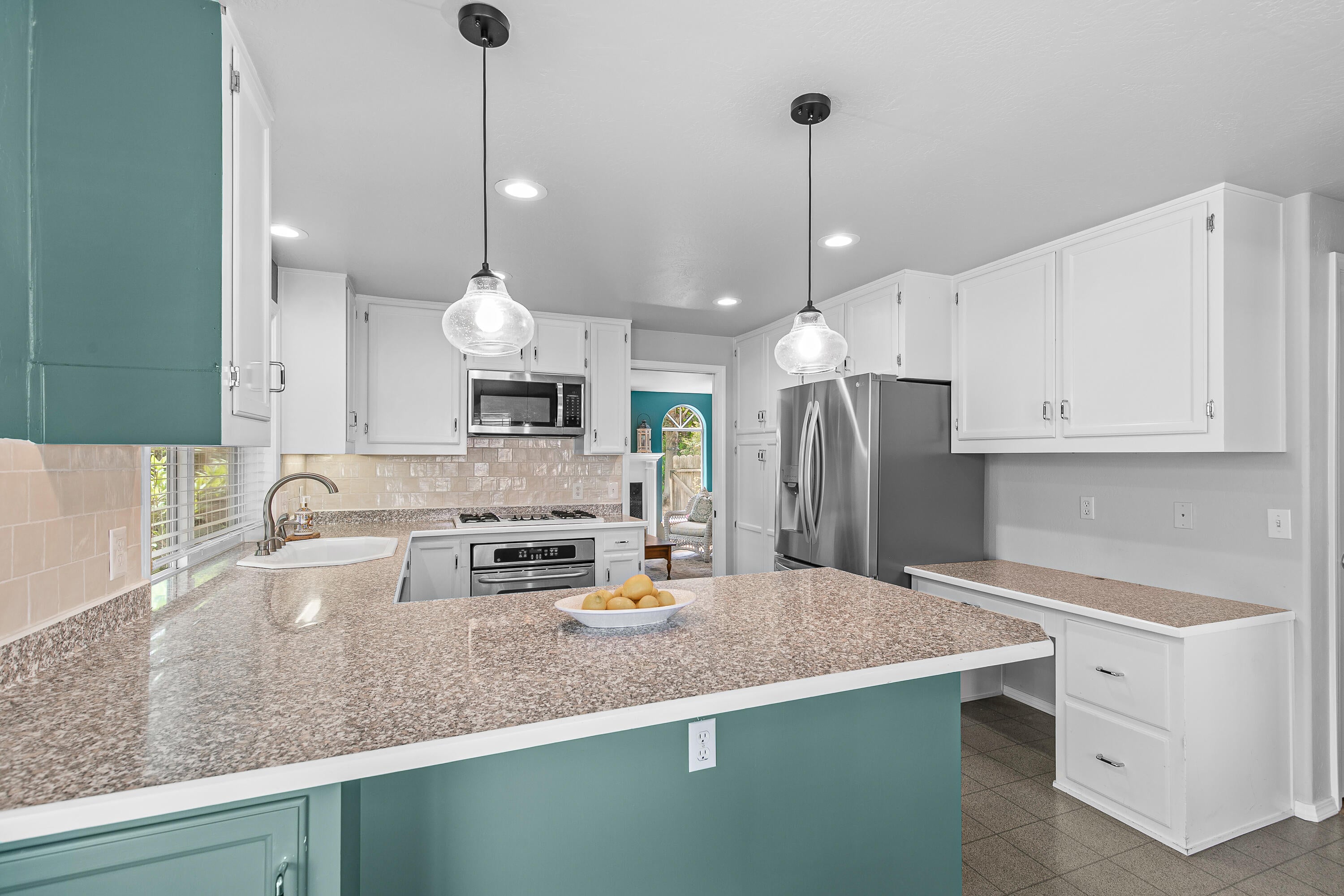 2338 Ridge Way Medford, OR 97504 - Photo 11 of 48 Kitchen - 11