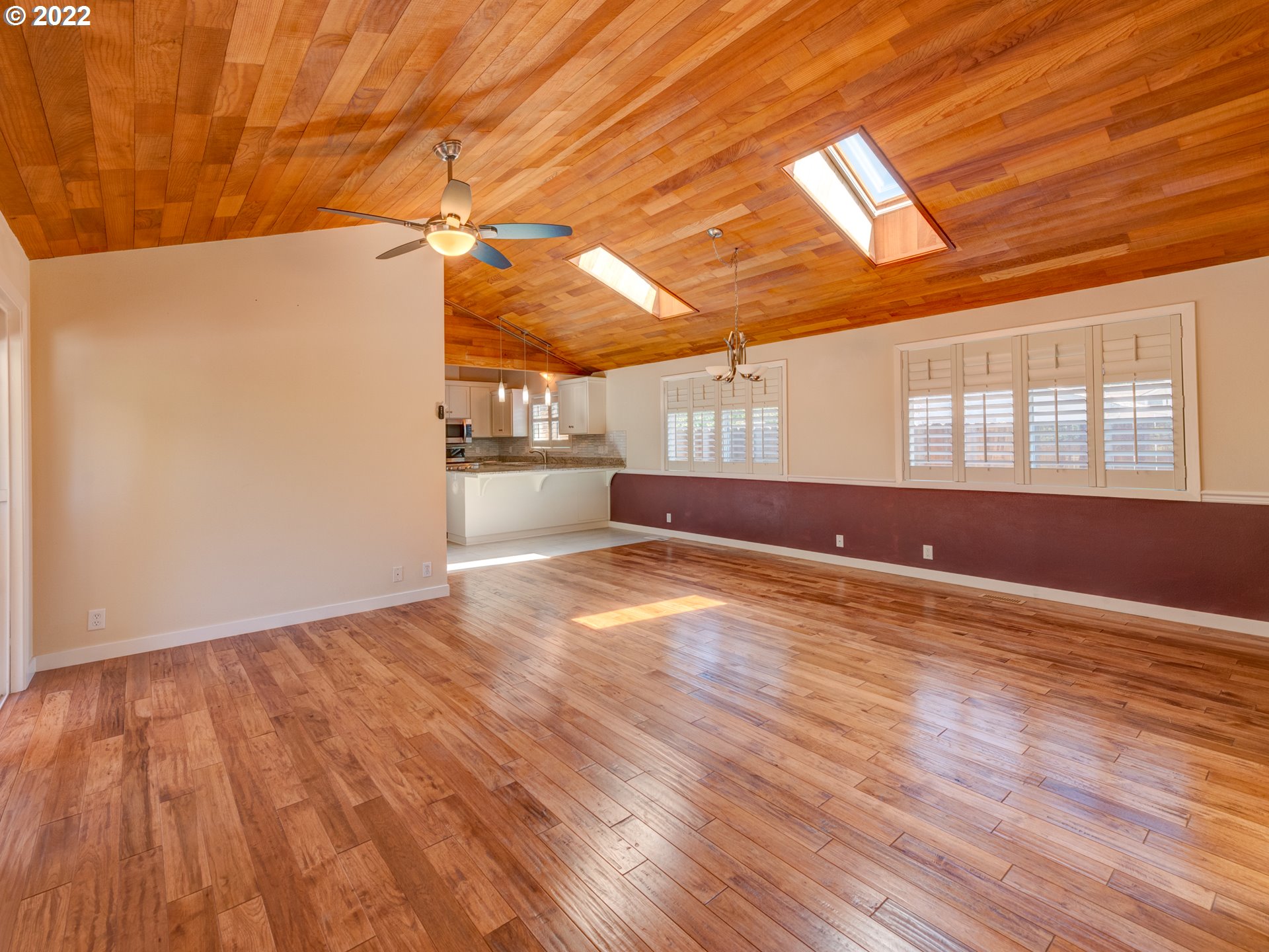 1275 Oakway Road Eugene, OR 97401 - Photo 3 of 26 Gallery Image 3