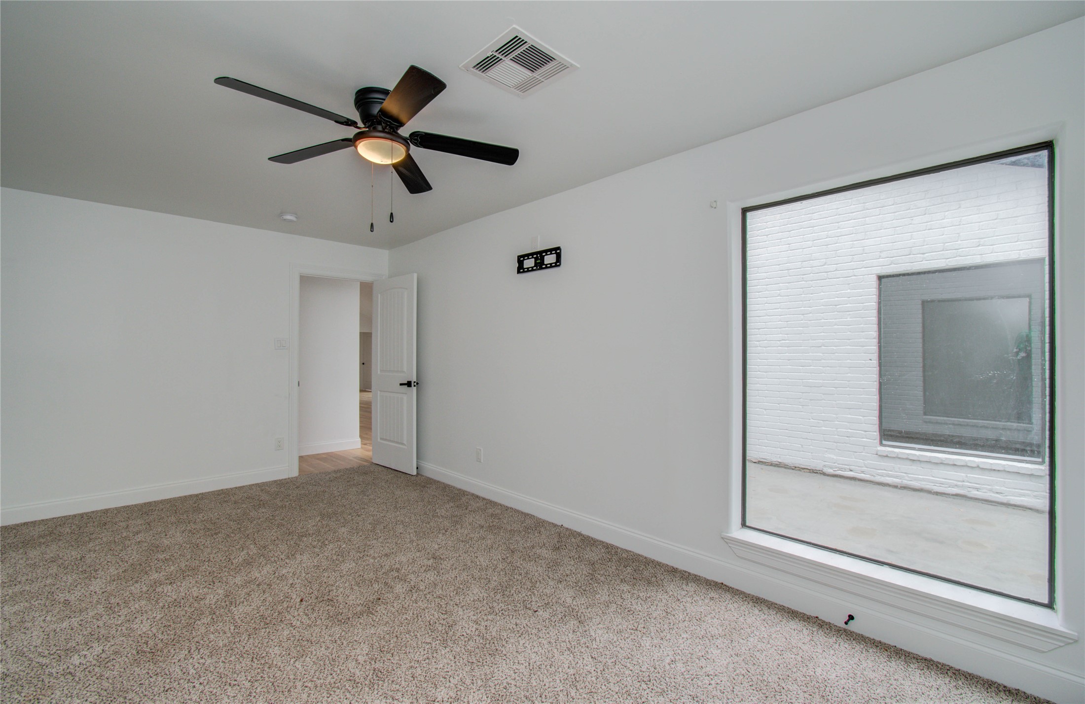 10300 Mayfield Road Houston, TX 77043 - Photo 16 of 32 a view of room with ceiling fan