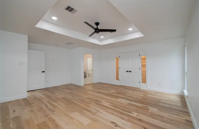a view of an empty room with a ceiling fan