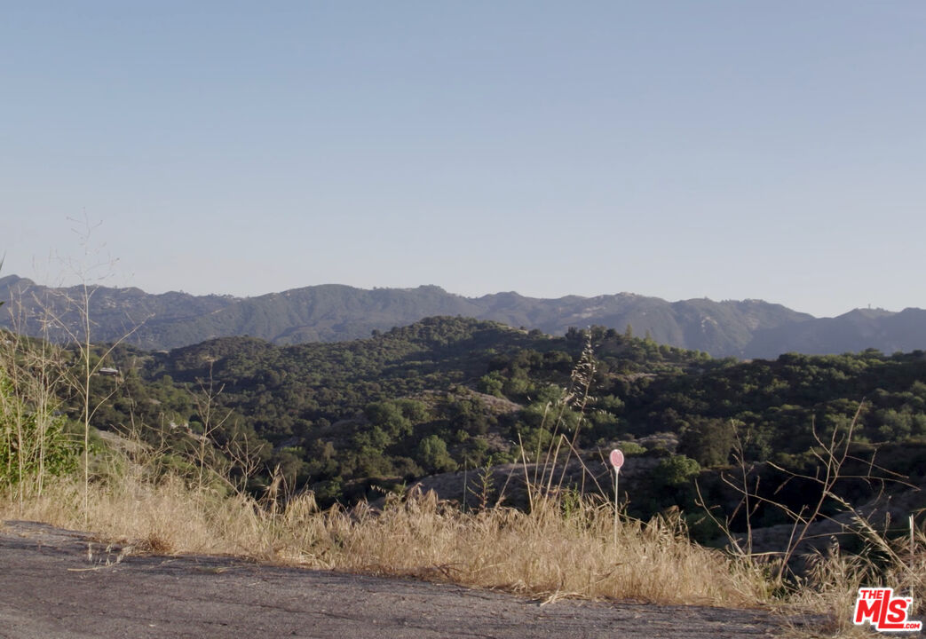 2300 Corsham Road Topanga, CA 90290 - Photo 3 of 13 a view of a city with mountain