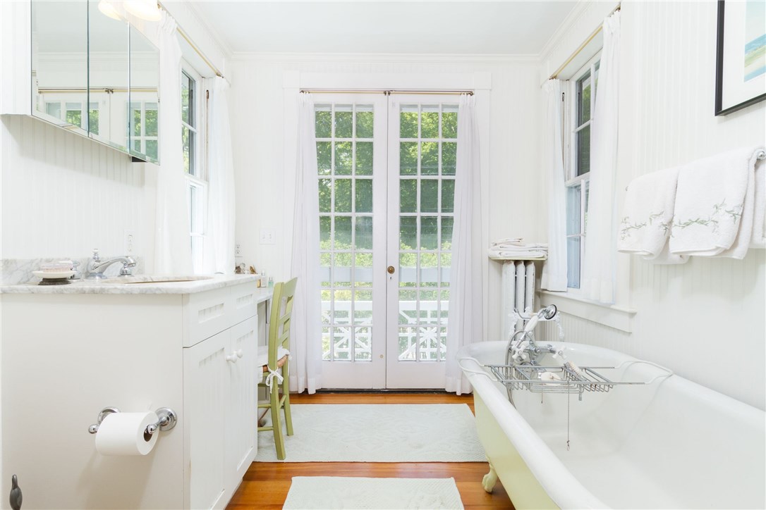 348 Ocean Road Narragansett, RI 02882 - Photo 17 of 40