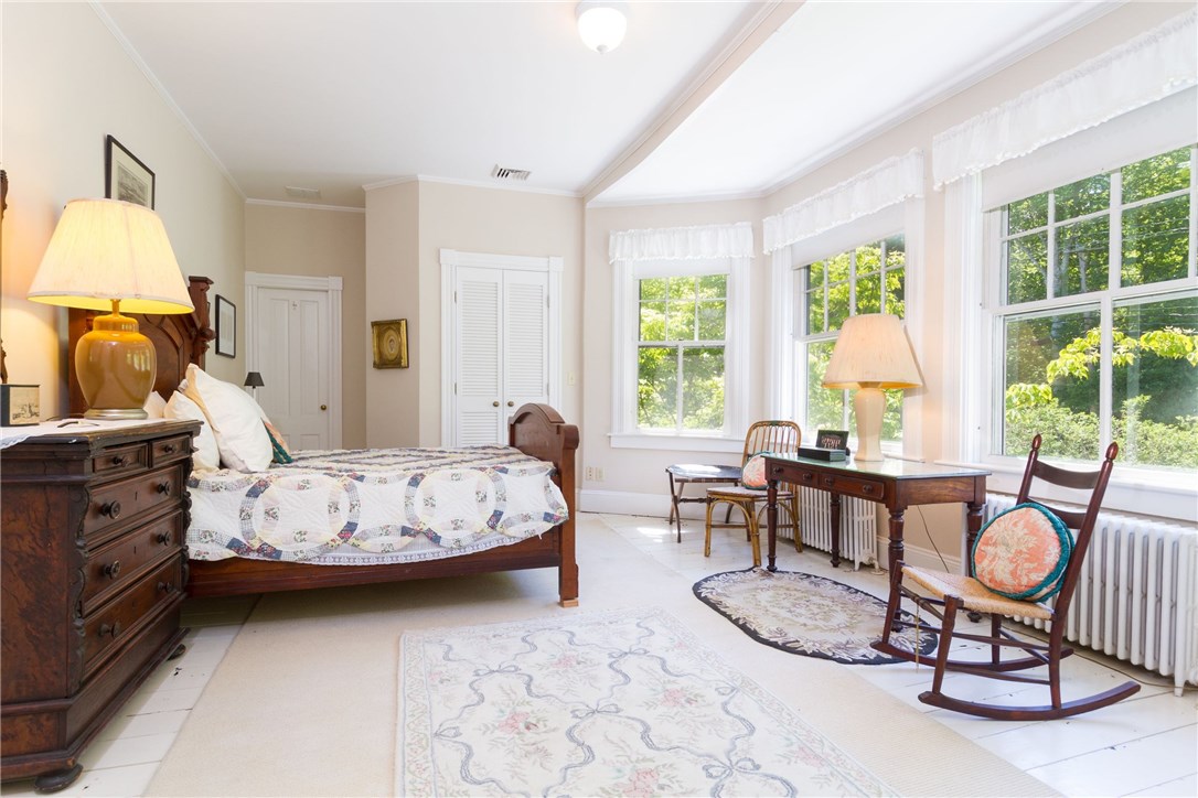 348 Ocean Road Narragansett, RI 02882 - Photo 18 of 40