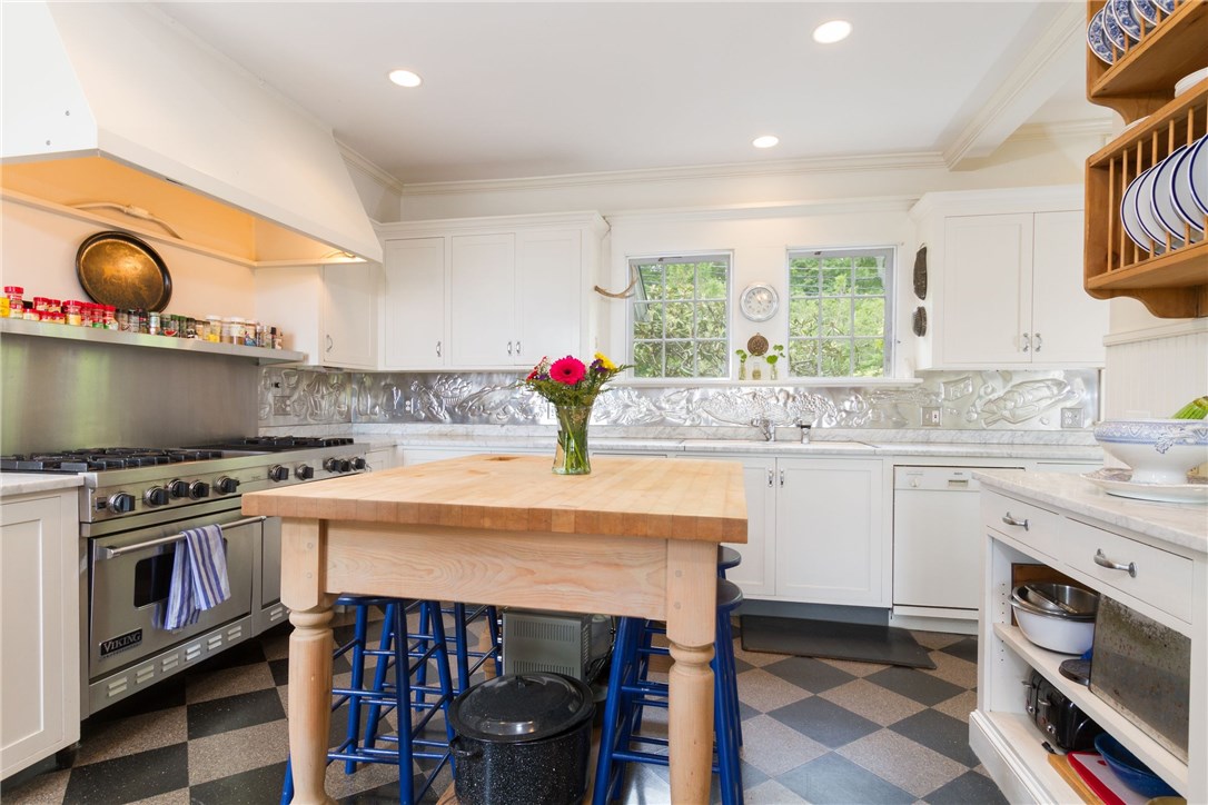 348 Ocean Road Narragansett, RI 02882 - Photo 7 of 40