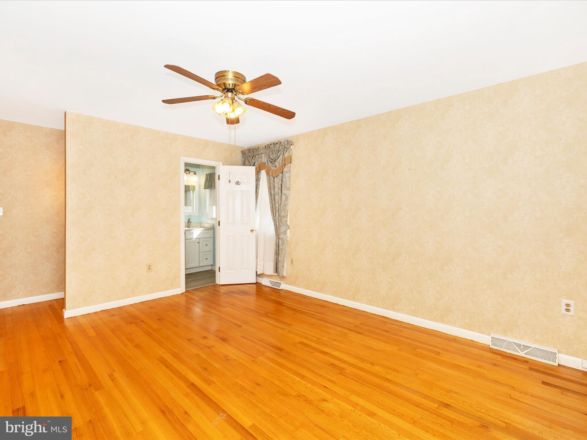 11230 Bottomley Road Thurmont, MD 21788 - Photo 27 of 79 Primary Bedroom