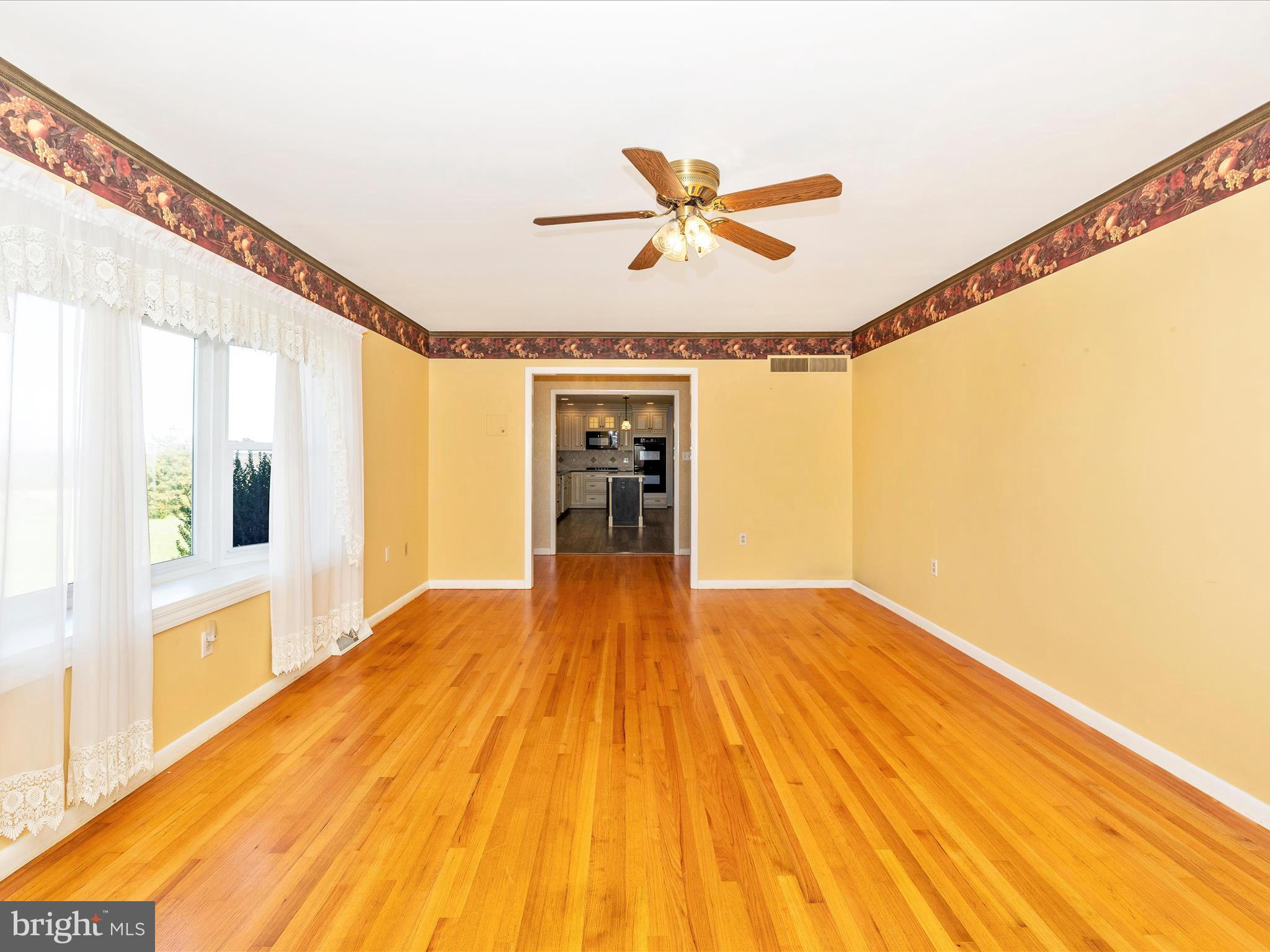 11230 Bottomley Road Thurmont, MD 21788 - Photo 6 of 79 Living Room