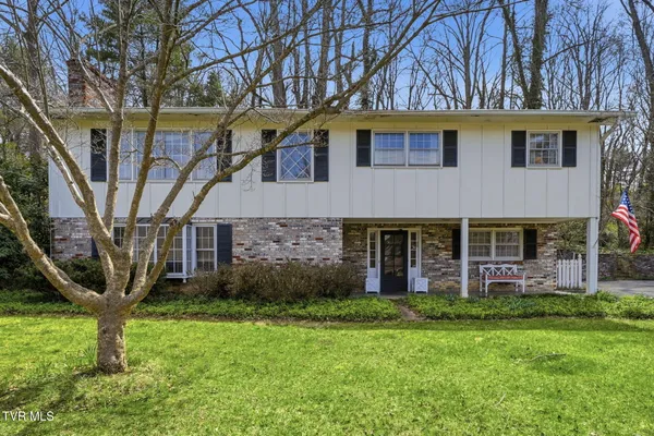 $299,900 | 698 Garden Lane, Bristol, VA 24201