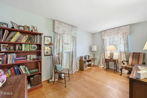 $299,900 | 698 Garden Lane, Bristol, VA 24201