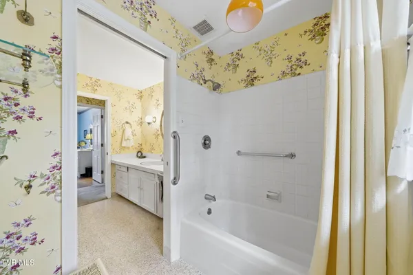 $299,900 | 698 Garden Lane, Bristol, VA 24201
