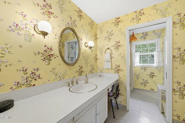 $299,900 | 698 Garden Lane, Bristol, VA 24201