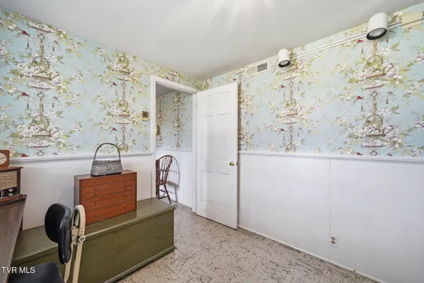 $299,900 | 698 Garden Lane, Bristol, VA 24201