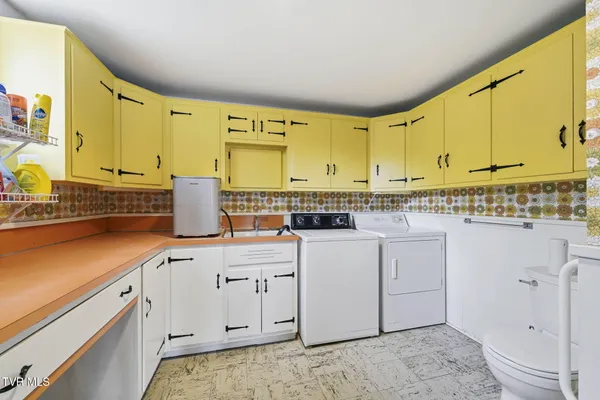 $299,900 | 698 Garden Lane, Bristol, VA 24201
