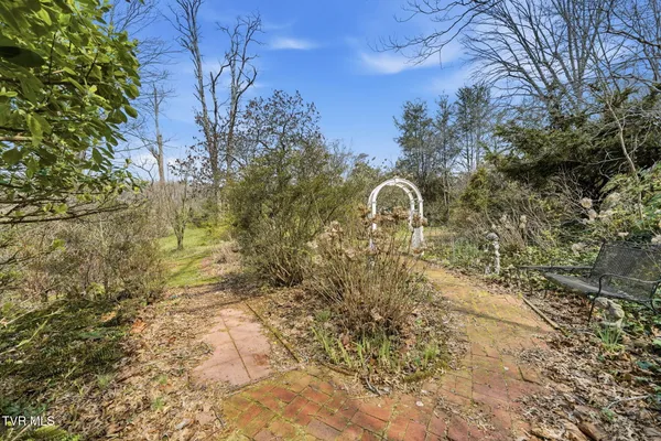 $299,900 | 698 Garden Lane, Bristol, VA 24201