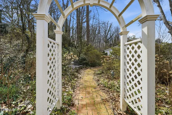 $299,900 | 698 Garden Lane, Bristol, VA 24201