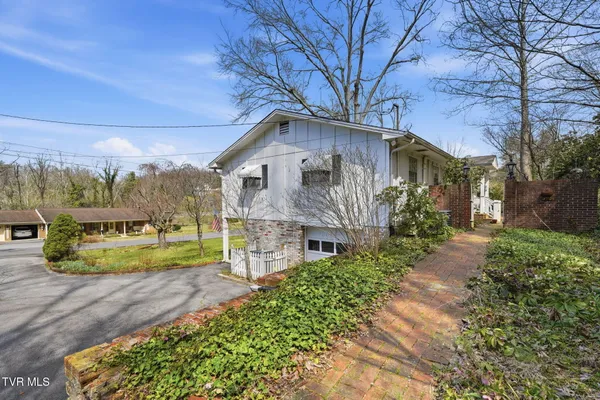 $299,900 | 698 Garden Lane, Bristol, VA 24201