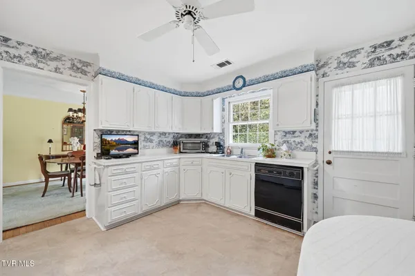 $299,900 | 698 Garden Lane, Bristol, VA 24201