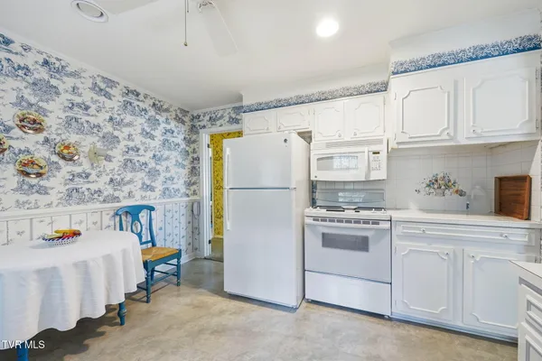 $299,900 | 698 Garden Lane, Bristol, VA 24201