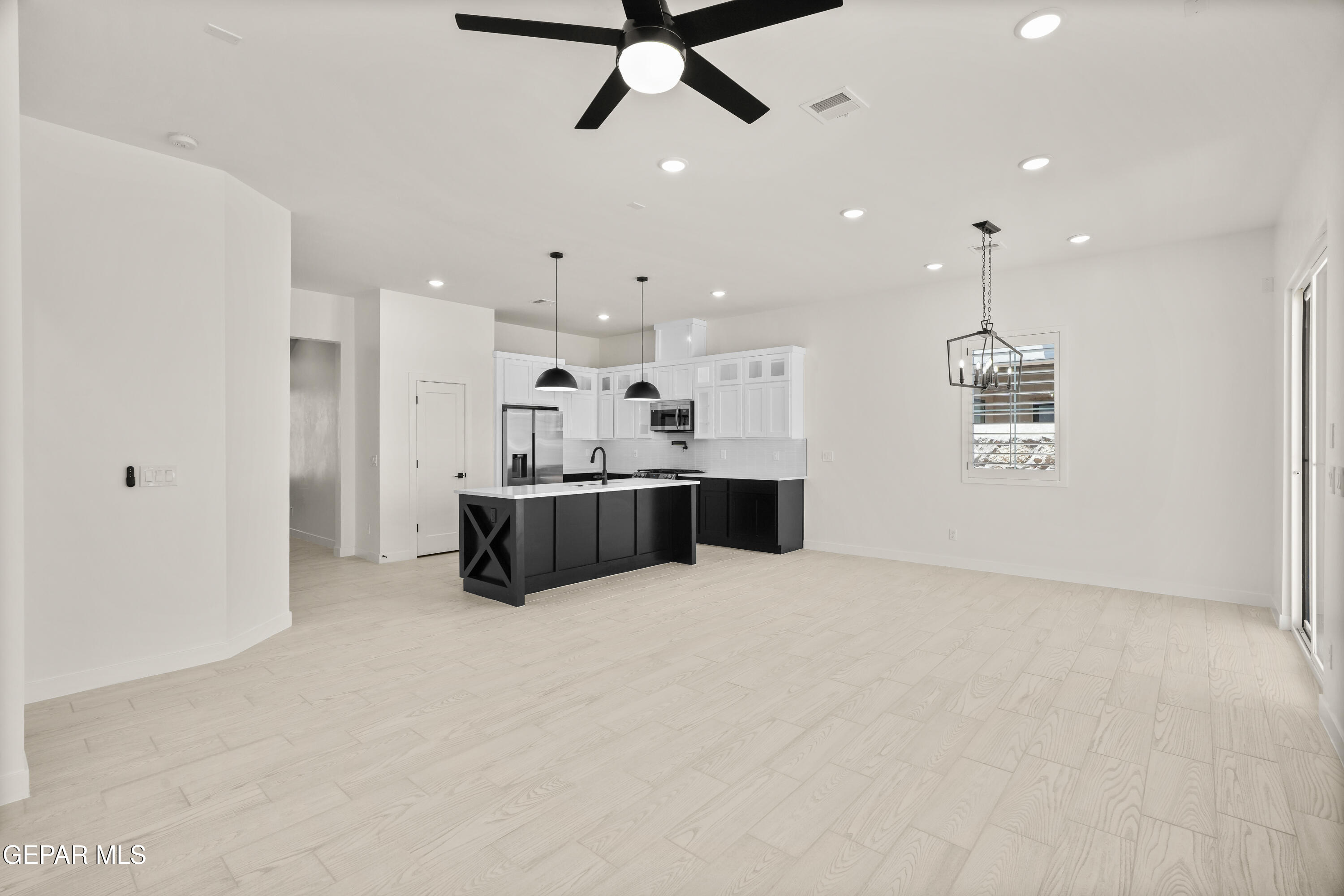 1810 Schyler Love Lane El Paso, TX 79928 - Photo 16 of 37 a view of kitchen and kitchen island