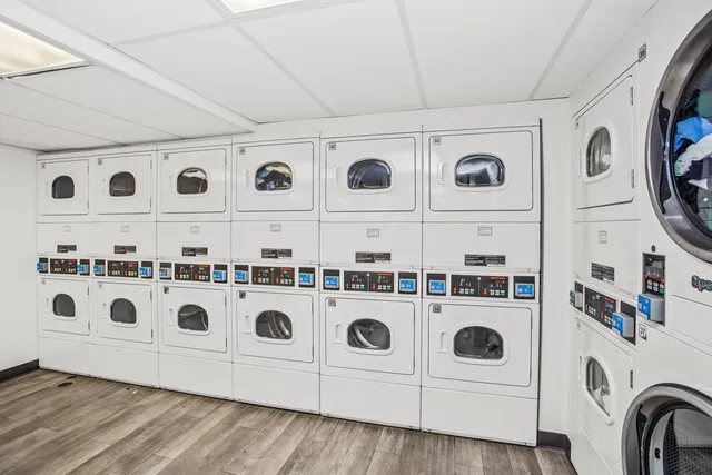 $399,900 | 4250 North Marine Drive, Unit 922, Chicago, IL 60613