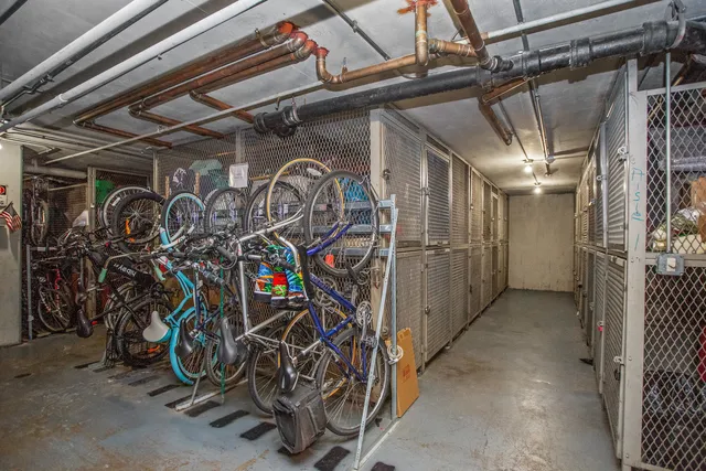 $399,900 | 4250 North Marine Drive, Unit 922, Chicago, IL 60613