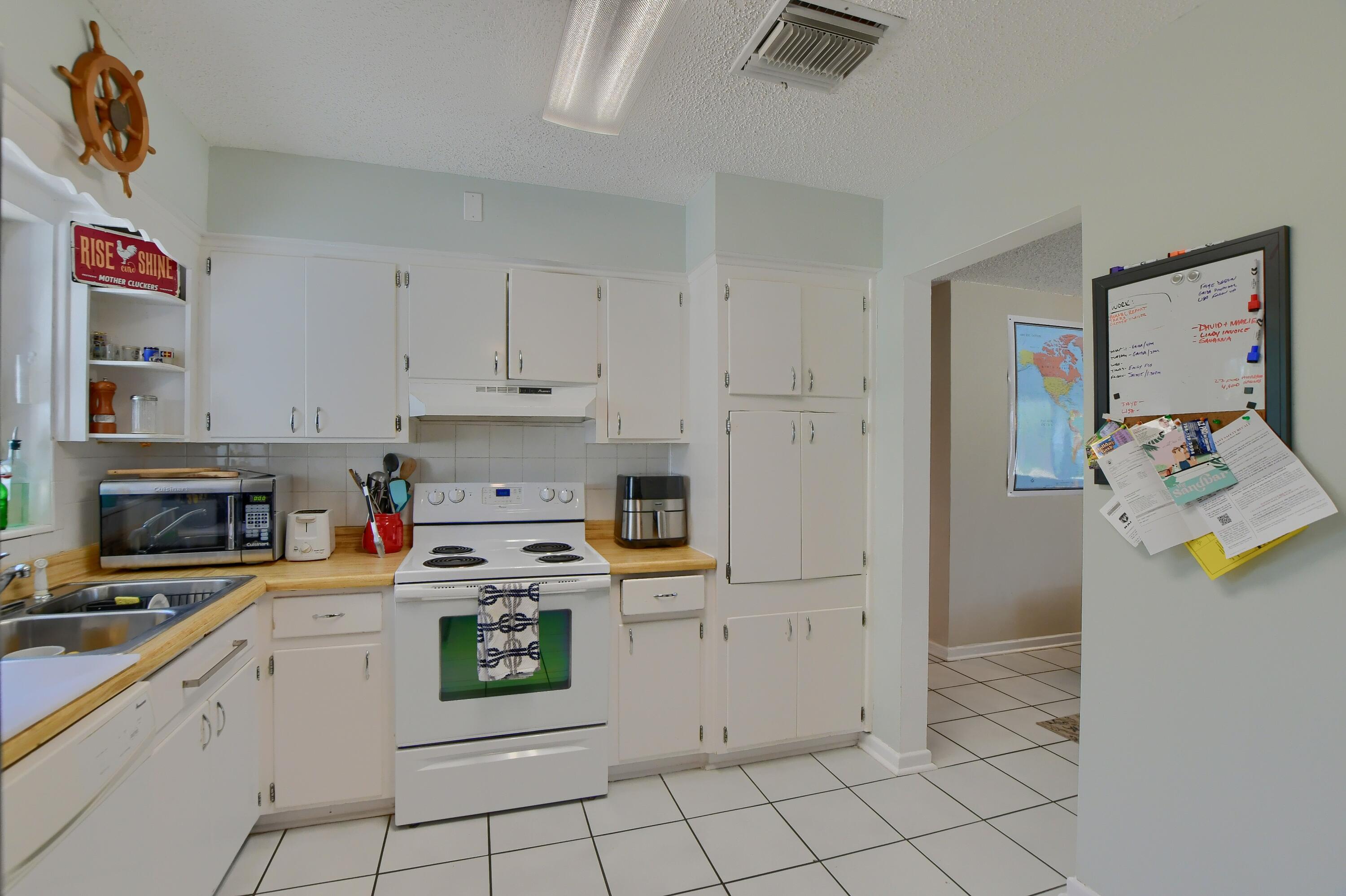 229 Northeast 26th Street Boca Raton, FL 33431 - Photo 13 of 37 24_ebf_0940-hdr(5)