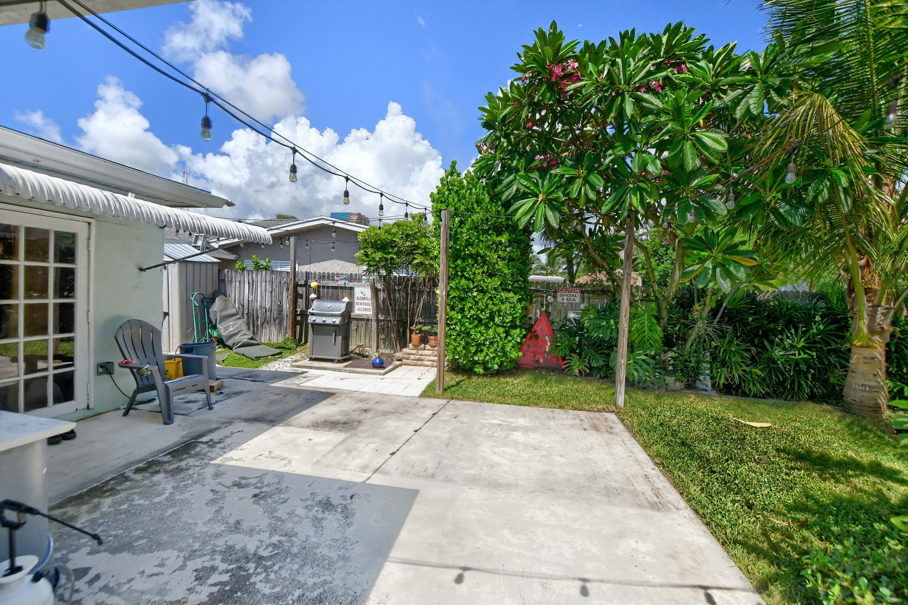 229 Northeast 26th Street Boca Raton, FL 33431 - Photo 22 of 37 33_ebf_1000-hdr(5)