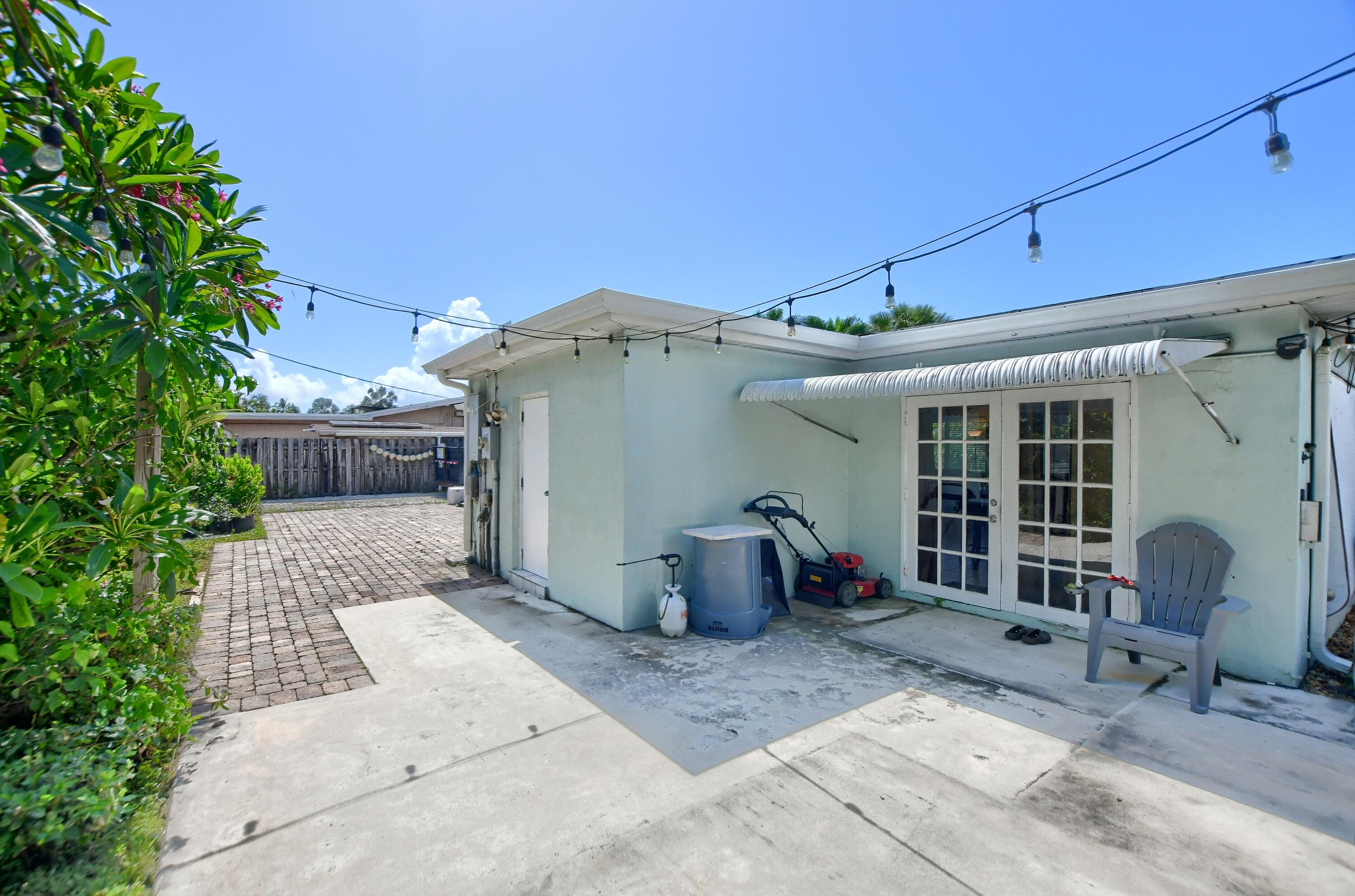 229 Northeast 26th Street Boca Raton, FL 33431 - Photo 23 of 37 34_ebf_1015-hdr(5)