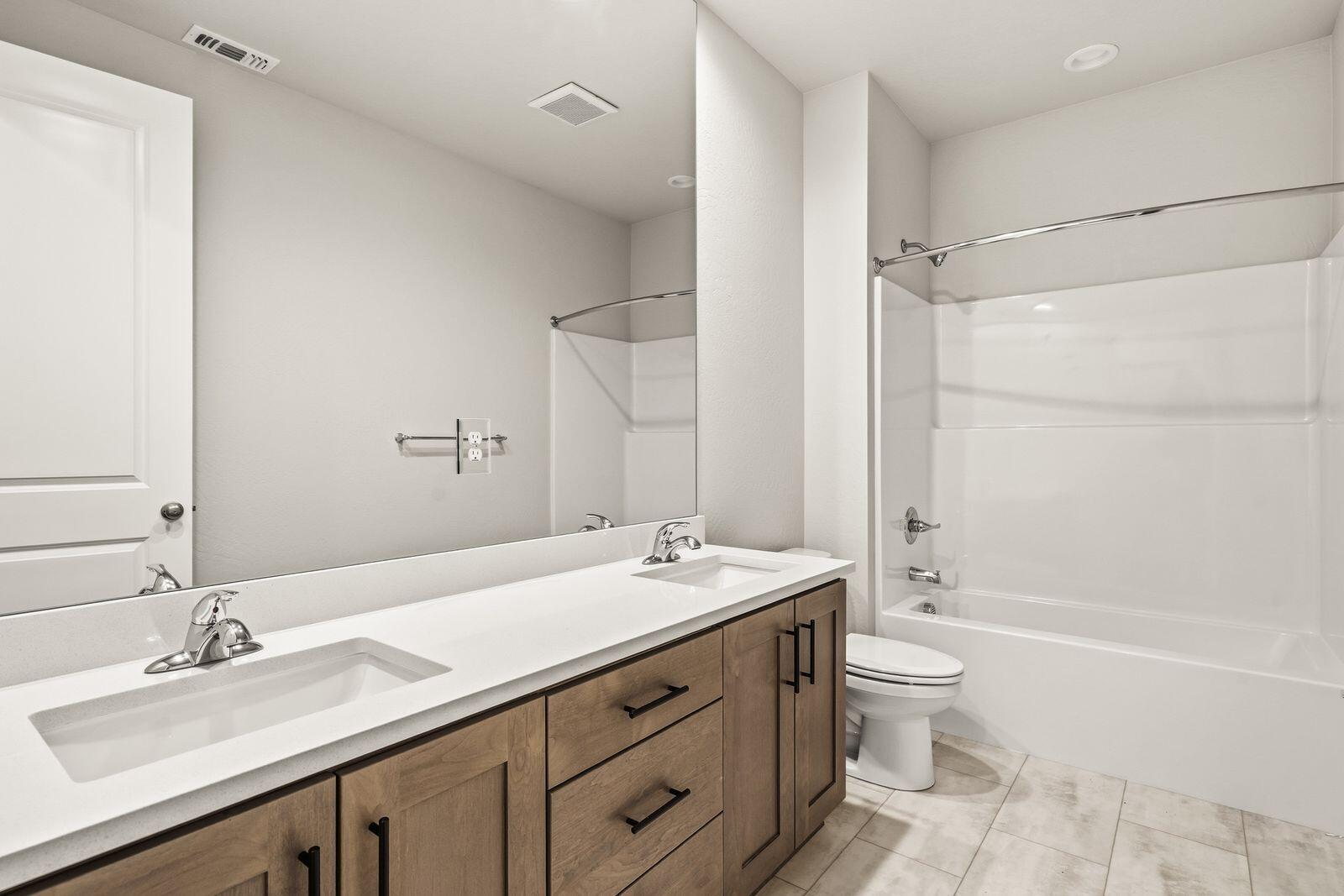 669 Old Waverly Way, Unit 20 Eagle Point, OR 97524 - Photo 19 of 32 a bathroom with a granite countertop sink mirror toilet and bathtub