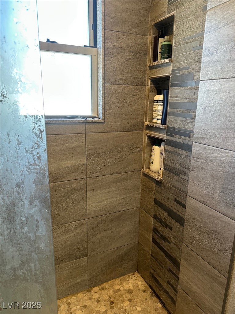 966 Mill Street Ely, NV 89301 - Photo 9 of 14 Bathroom with tiled shower