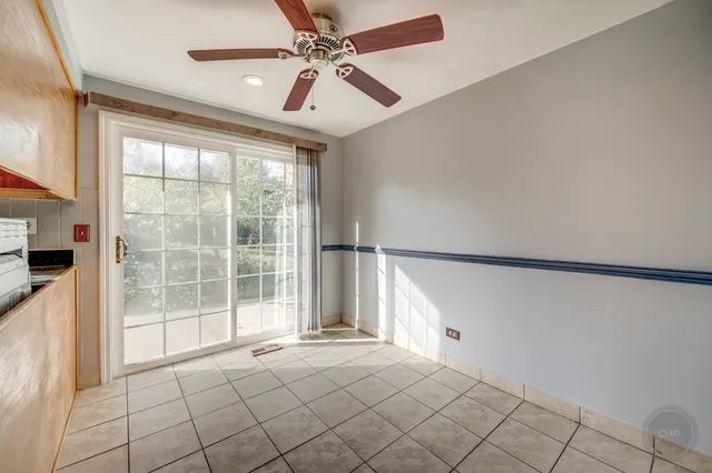 $395,000 | 1601 Kingston Lane, Schaumburg, IL 60193