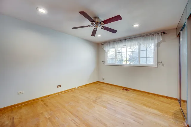 $395,000 | 1601 Kingston Lane, Schaumburg, IL 60193