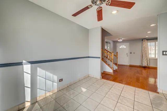 $395,000 | 1601 Kingston Lane, Schaumburg, IL 60193