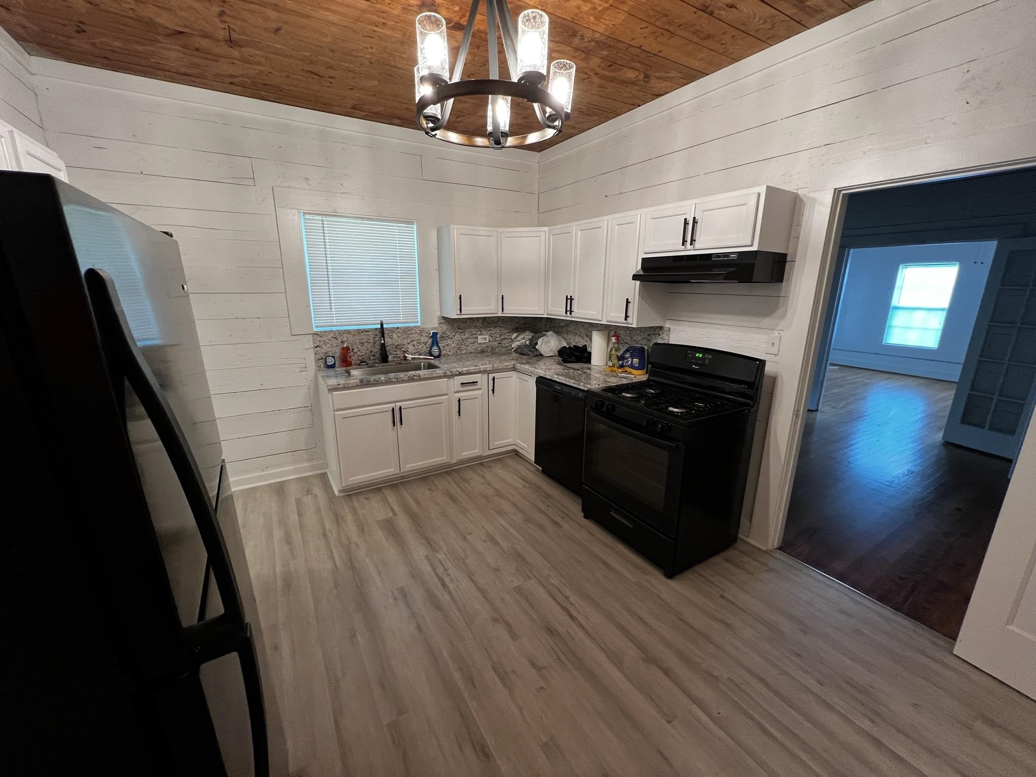 170 South 4th Street Silsbee, TX 77656 - Photo 4 of 26