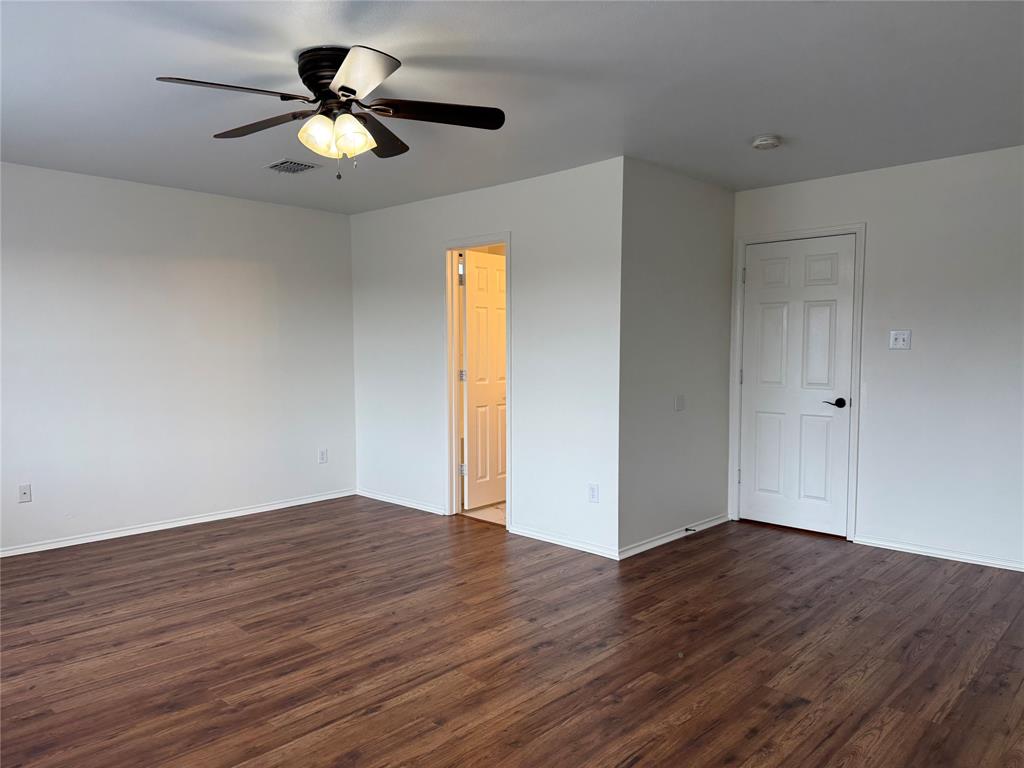 909 Carthage Way Arlington, TX 76017 - Photo 18 of 31 Another view of primary bedroom to en suite