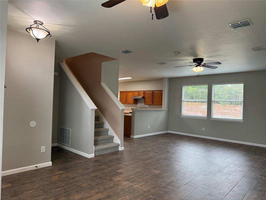 909 Carthage Way Arlington, TX 76017 - Photo 2 of 31 Open space upon entering the front door