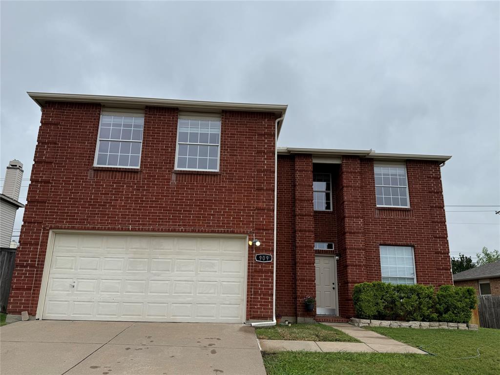 909 Carthage Way Arlington, TX 76017 - Photo 27 of 31 This home is laid out so well you definitely think it is larger than 2404 sf