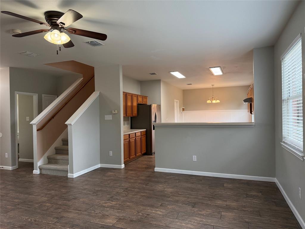 909 Carthage Way Arlington, TX 76017 - Photo 3 of 31 Great entertaining space