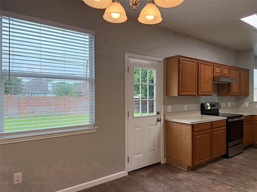909 Carthage Way Arlington, TX 76017 - Photo 6 of 31 Kitchen dining opens up to the private backyard