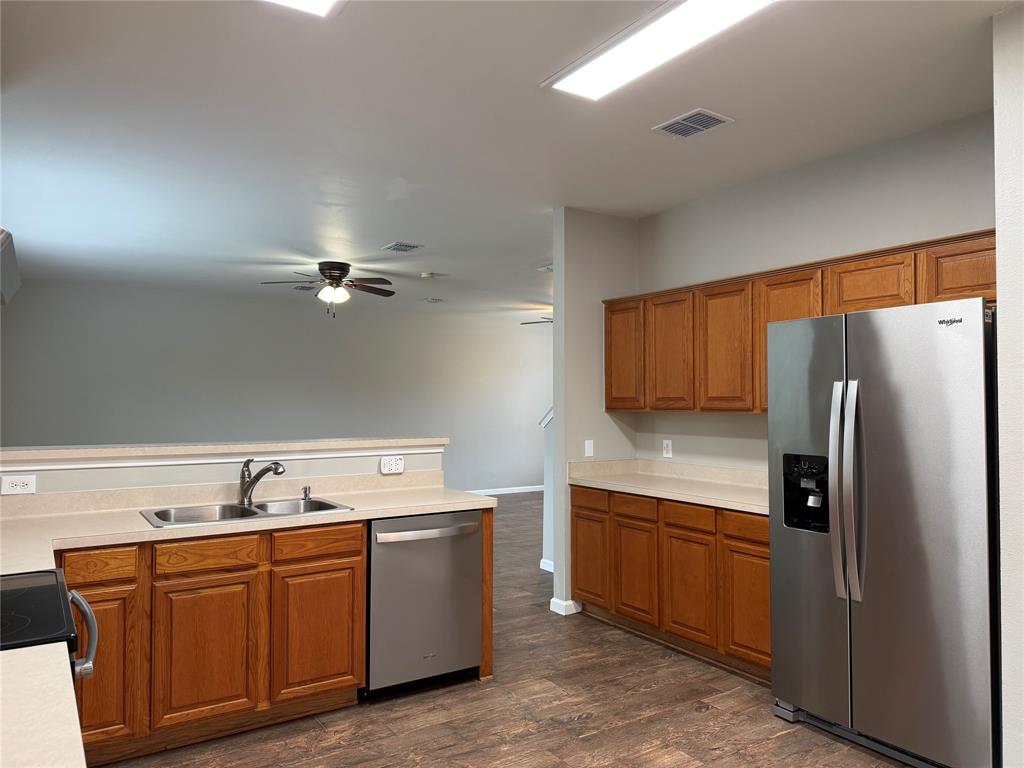 909 Carthage Way Arlington, TX 76017 - Photo 7 of 31 Lots of counter space and room to move around
