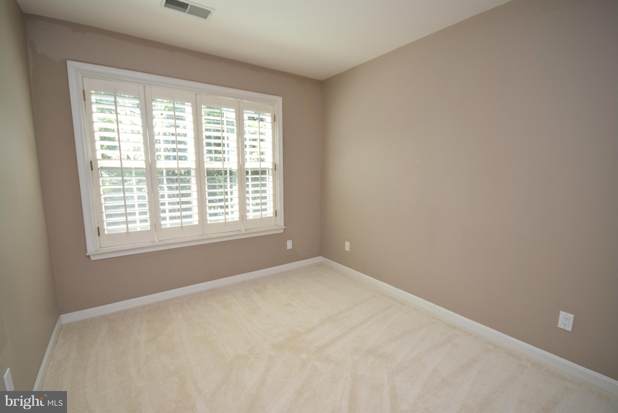 6033 Riddle Walk Alexandria, VA 22312 - Photo 17 of 29 Bedroom