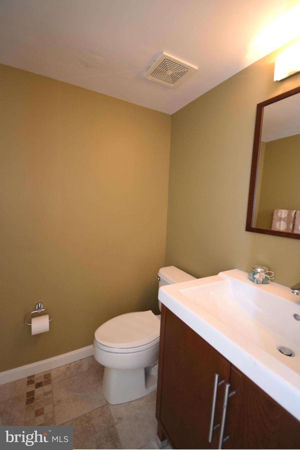 6033 Riddle Walk Alexandria, VA 22312 - Photo 23 of 29 Bath