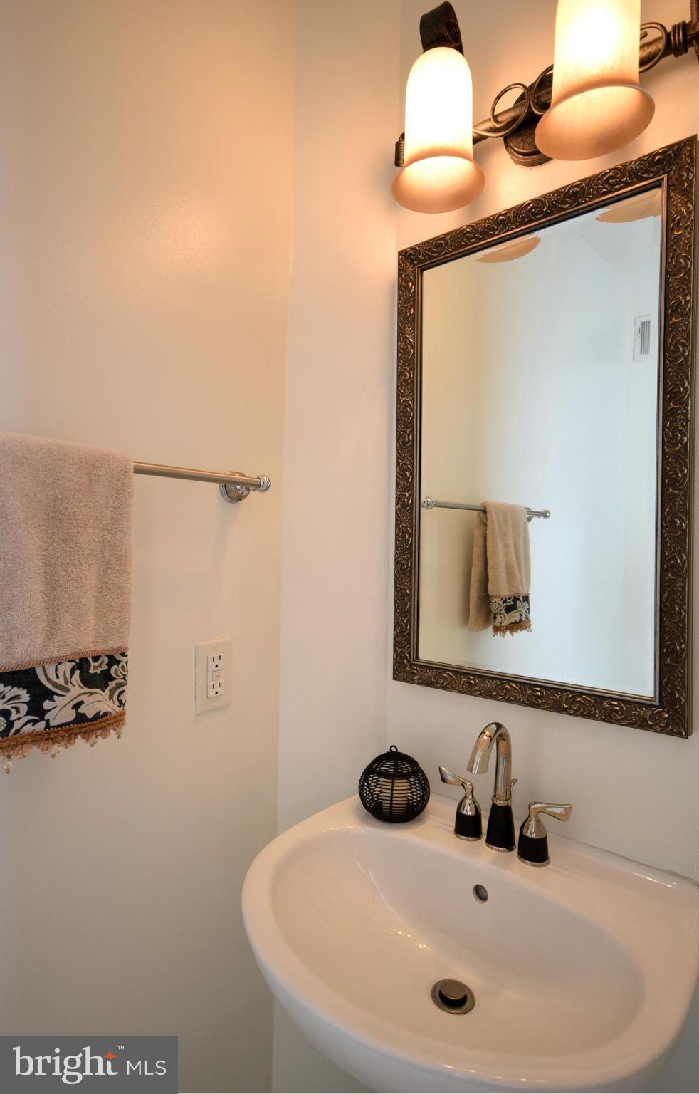 6033 Riddle Walk Alexandria, VA 22312 - Photo 4 of 29 Bath