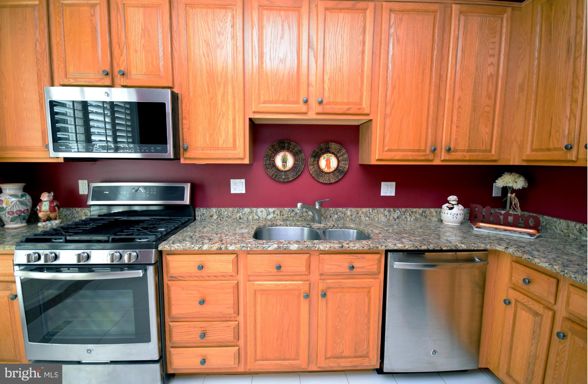 6033 Riddle Walk Alexandria, VA 22312 - Photo 6 of 29 Kitchen
