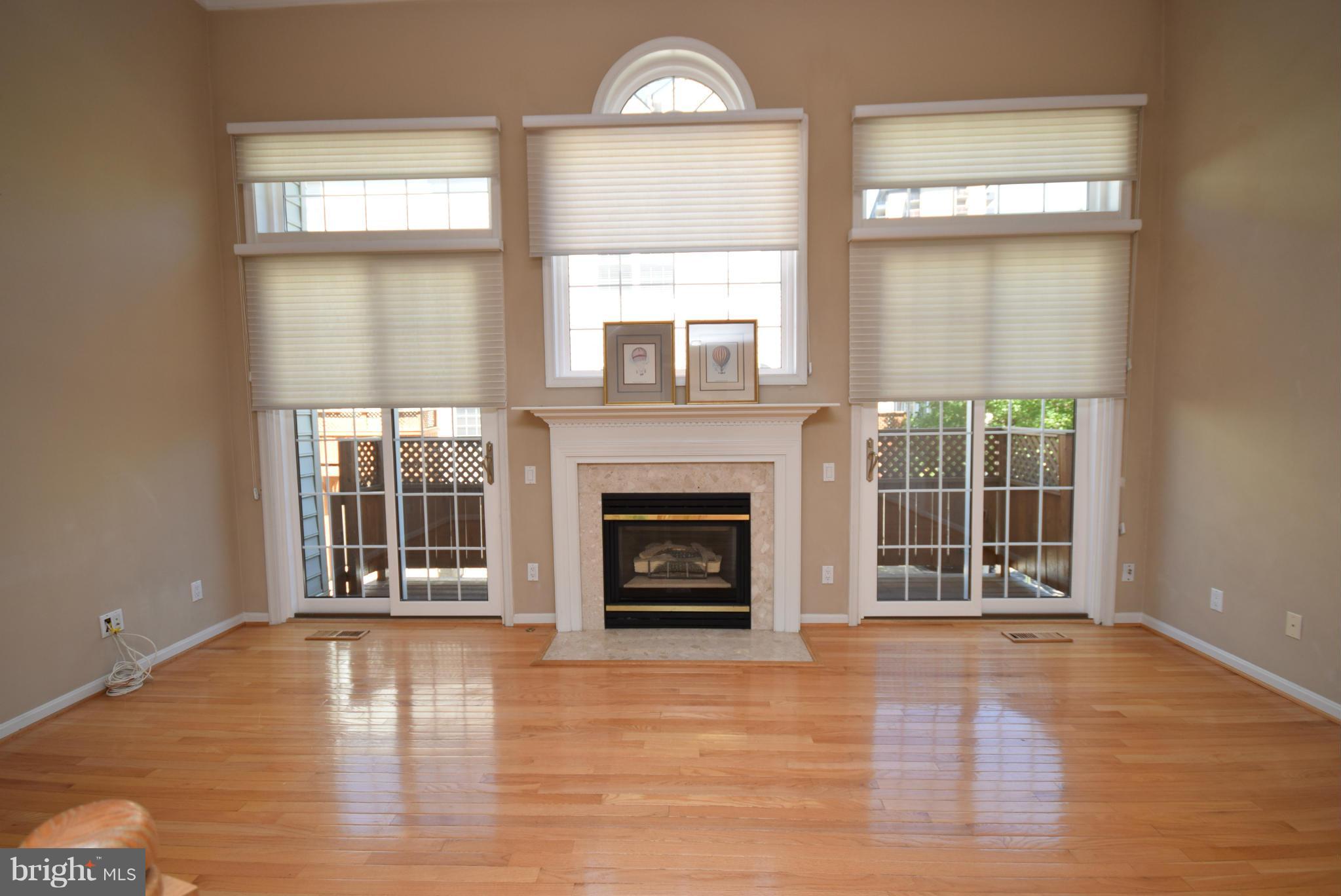 6033 Riddle Walk Alexandria, VA 22312 - Photo 10 of 29 Living Room